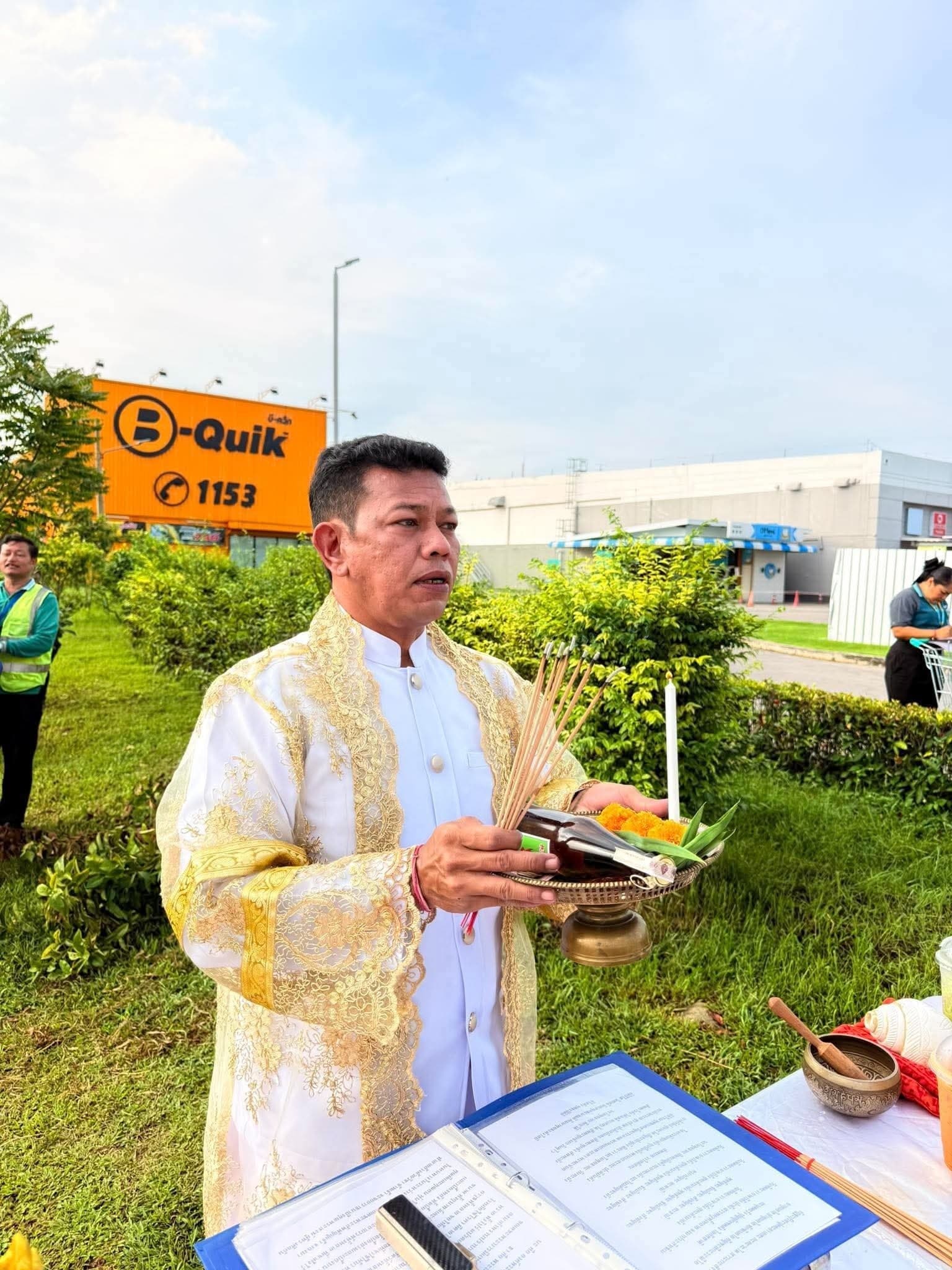 โลตัสตั้งพระพรหมองค์ใหม่แล้ว อย่าไปกับใครเค้าง่ายๆอีกนะท่าน  สาธุ
