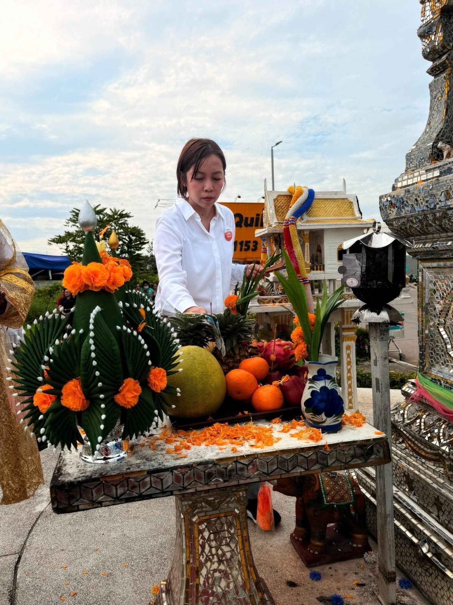 โลตัสตั้งพระพรหมองค์ใหม่แล้ว อย่าไปกับใครเค้าง่ายๆอีกนะท่าน  สาธุ