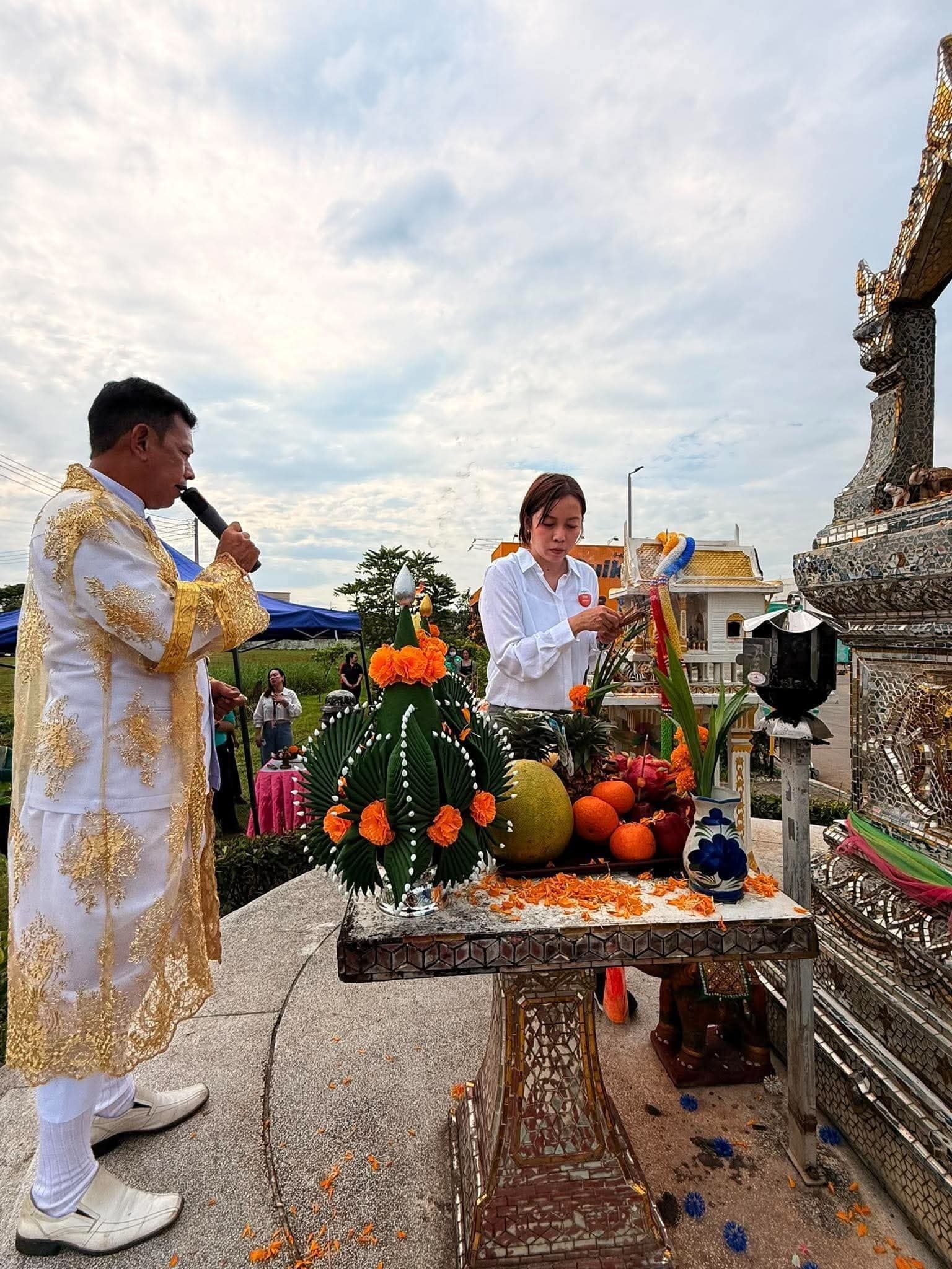 โลตัสตั้งพระพรหมองค์ใหม่แล้ว อย่าไปกับใครเค้าง่ายๆอีกนะท่าน  สาธุ