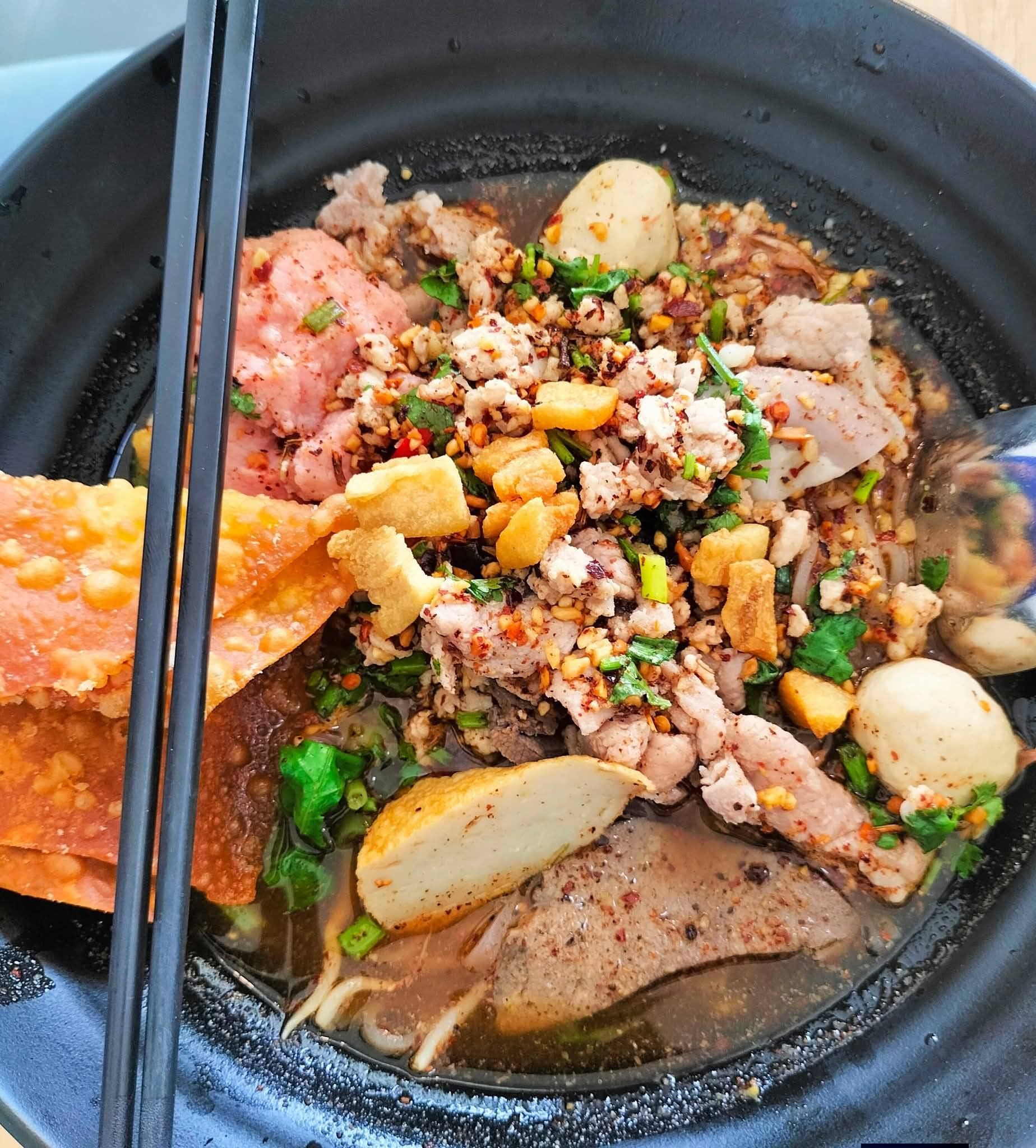 ร้านนี้ต้องไปลอง❗ก๋วยเตี๋ยวต้มยำสูตรเฉพาะทางร้าน ร้าน Bubble Bee Cafe