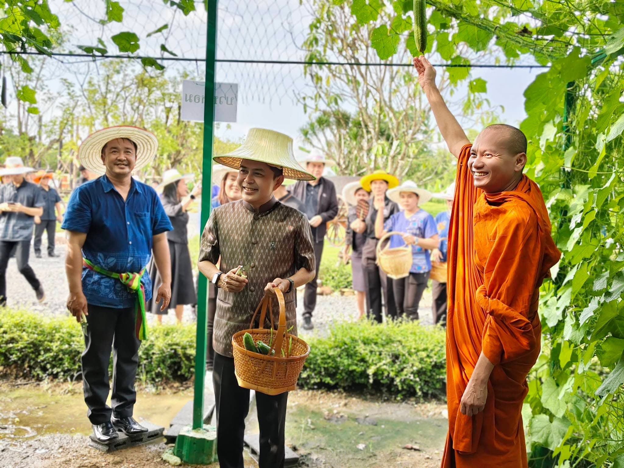 โชว์ศูนย์เรียนรู้พฤกษานาคาพืชผักสวนครัวช่วยชาวบ้าน