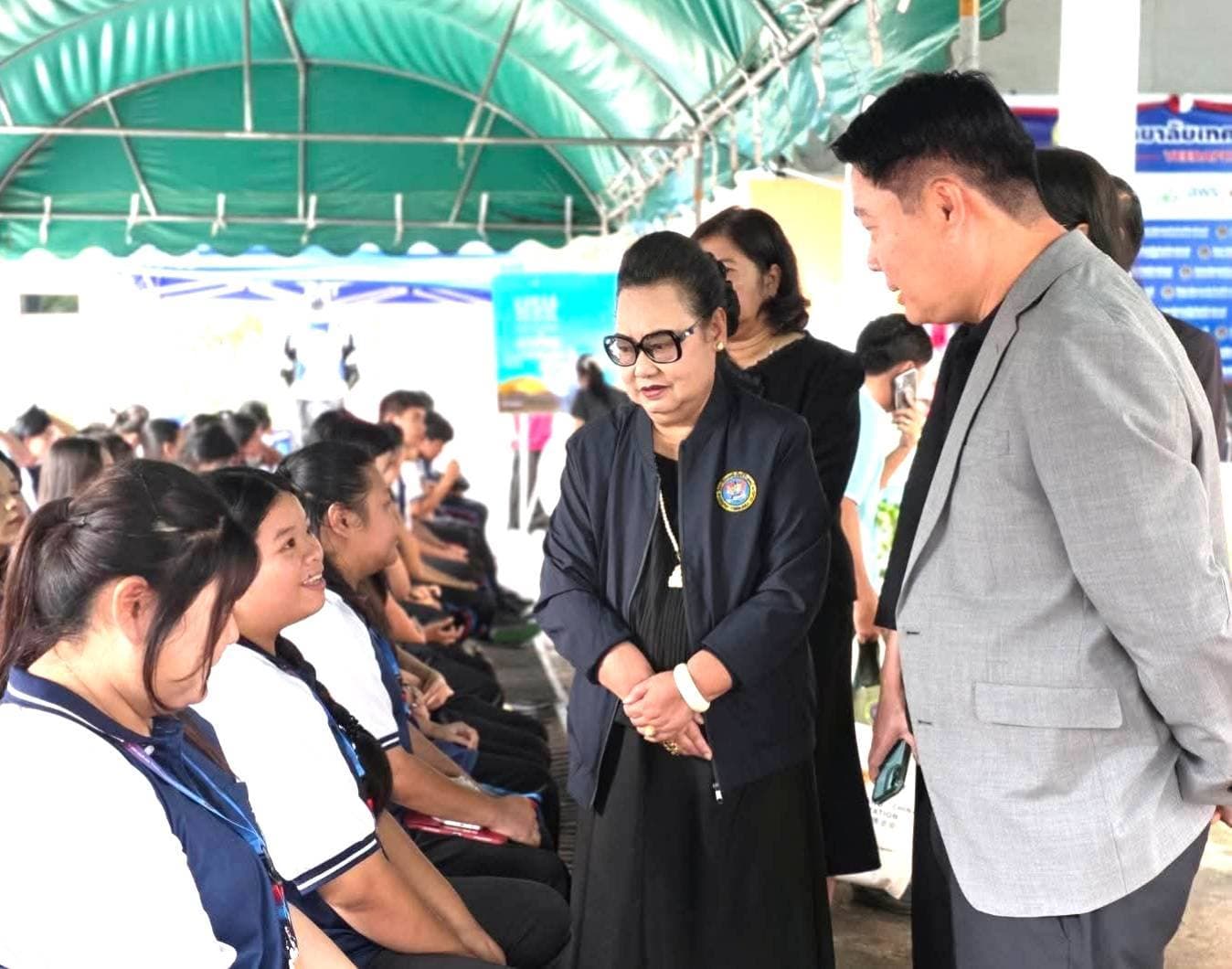 รองผู้ว่าฯพบนักเรียนวีรพัฒน์นครนายกตามโครงการแนะแนวอาชีวะยุคใหม่