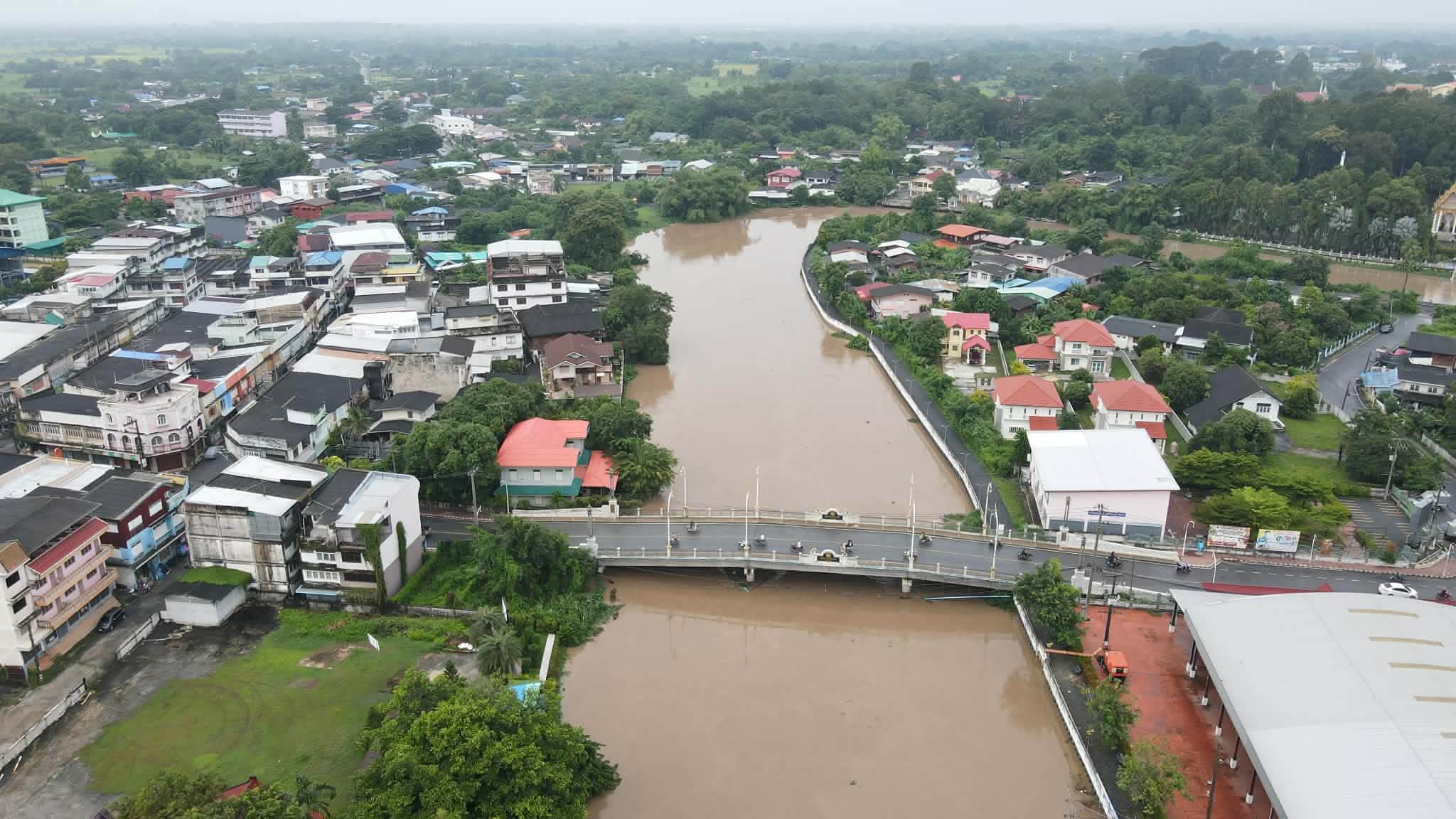 ภาพมุมสูง ระดับน้ำเช้านี้ ตัวเมืองนครนายก