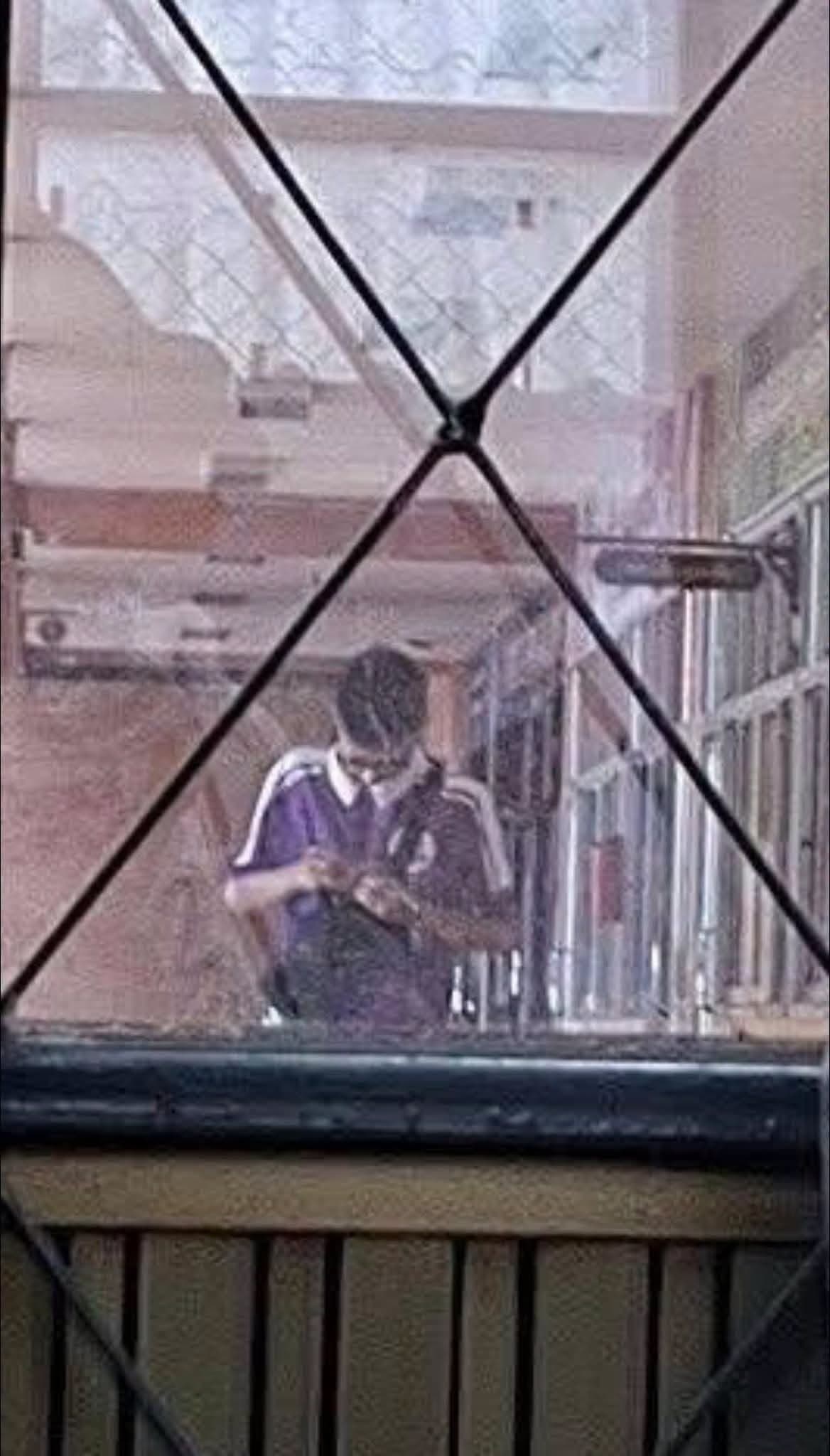 เด็ก ม.2 ระหว่างบรรจุกระสุน เหตุกราดยิงใน โรงเรียนเทพสิรินทร์ นนทบุรี
