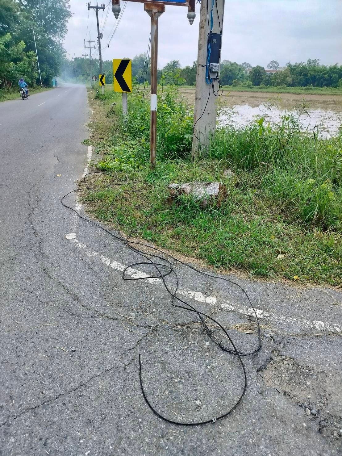 ตามหาเบาะแสบุคคลตามภาพ ก่อเหตุตัดสายไฟเสียงตามสายหมู่บ้านพื้นที่ตำบลเข