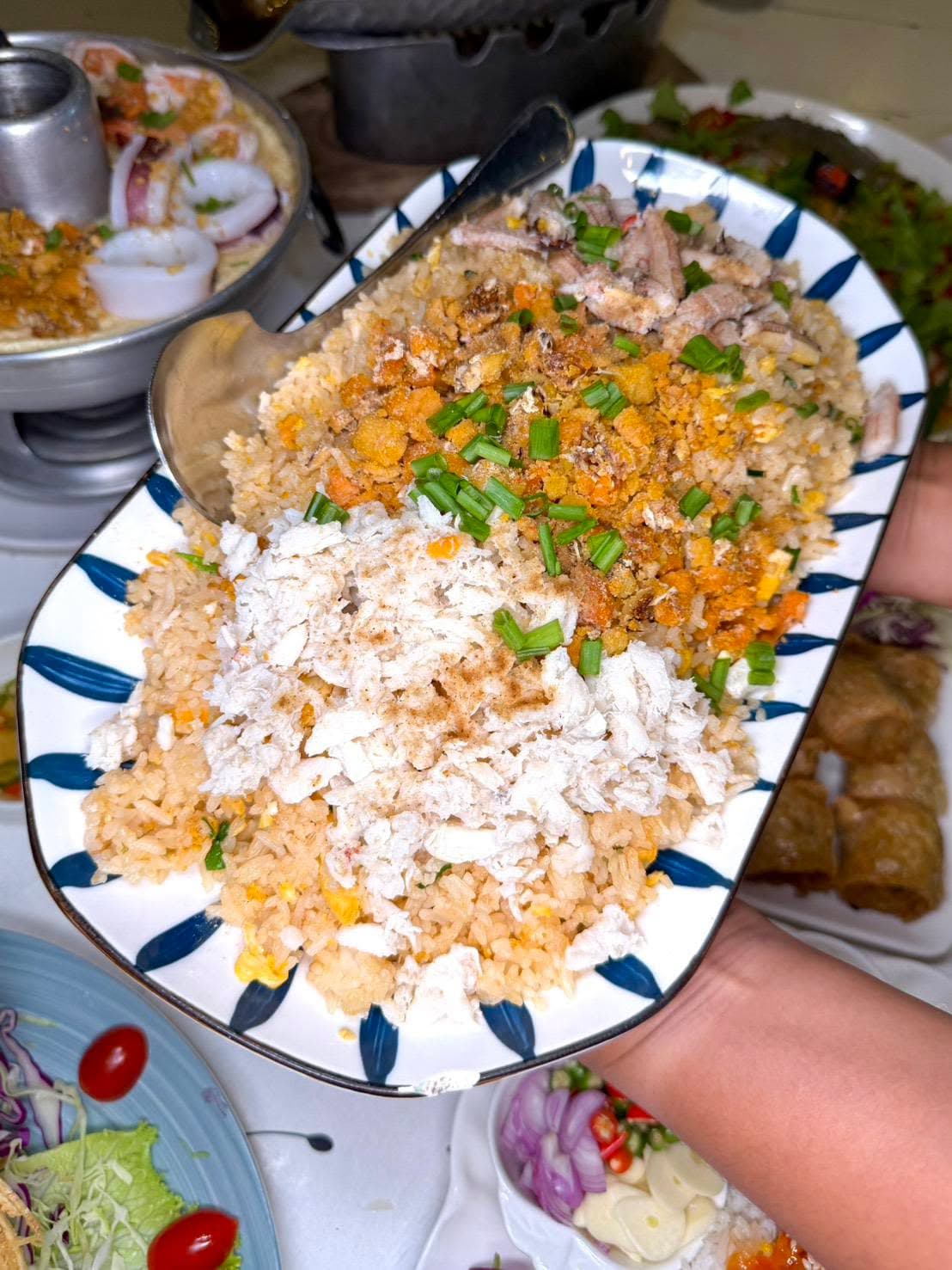 เสร็จจากกิจกรรมแล้ว อย่าลืมแวะไปทานอาหารอร่อยๆที่ร้าน ยกเล กะเพราปู