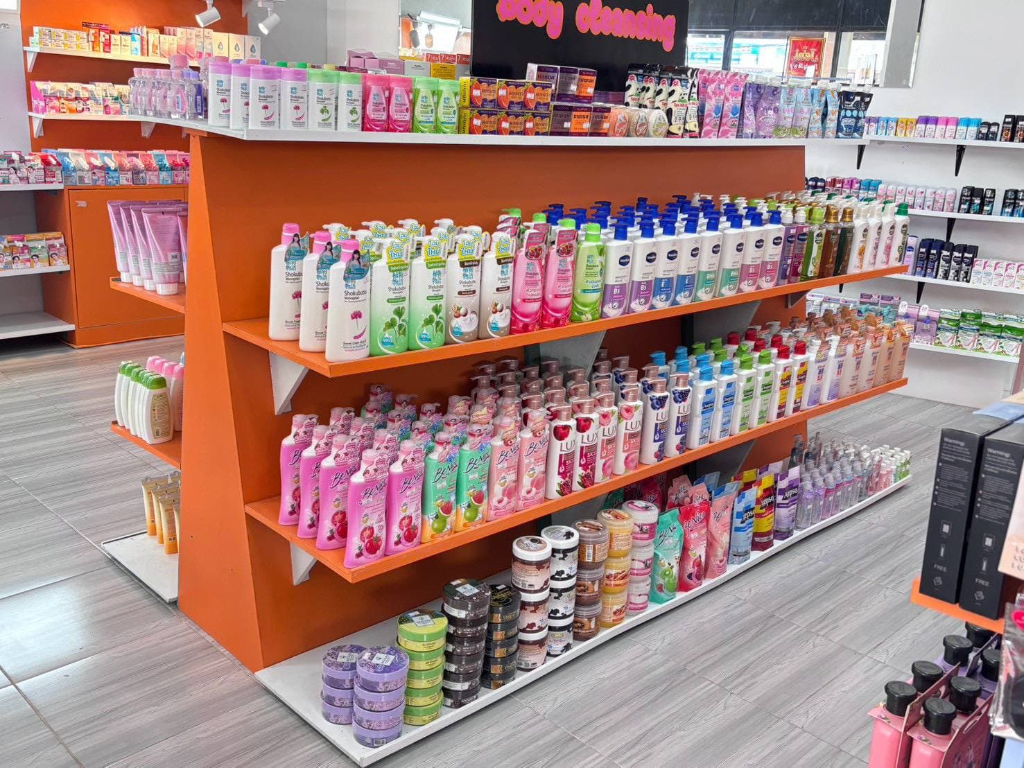 แท็กพ่อบ้านสายเปย์ 😁 พาแม่บ้านสุดที่รักไปช็อปเครื่องสำอางที่ร้าน