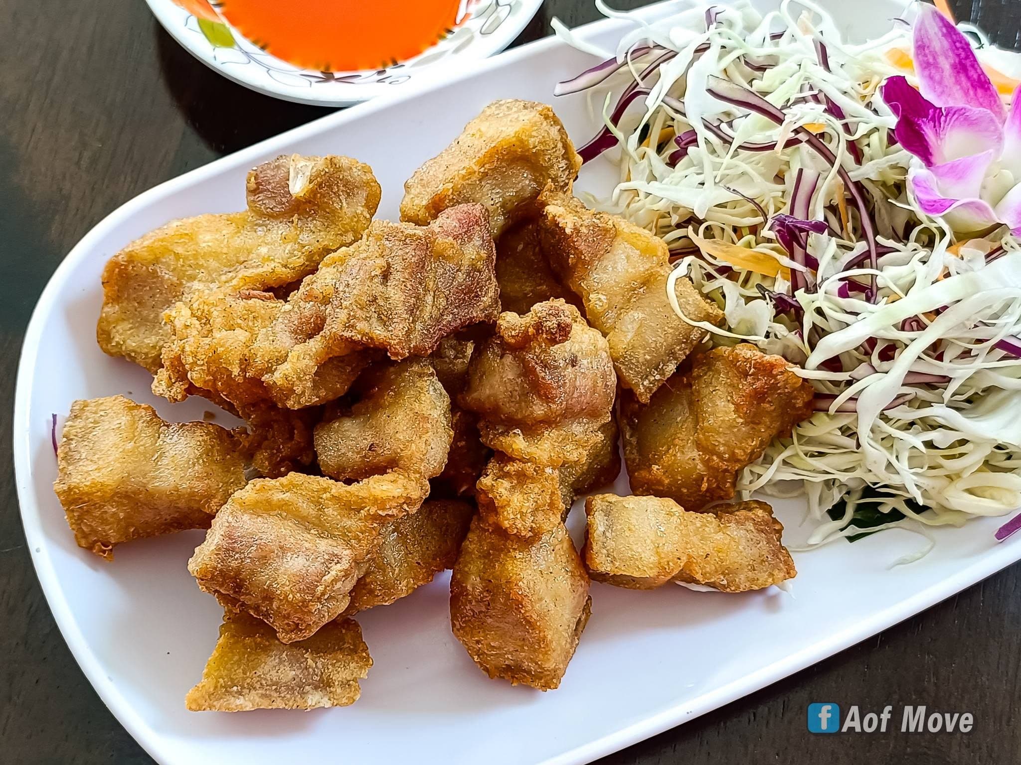 มื้อเที่ยงที่ร้าน ยกเล กะเพราปู วัตถุดิบสด อาหารอร่อย