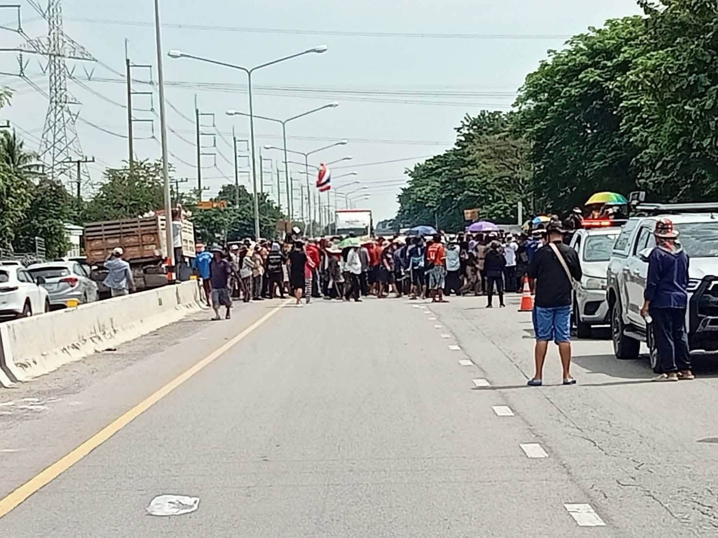ก็แดดมันร้อน คนไม่ใช่หุ่นยนต์ ที่จะทนตากแดดทั้งวัน #ประตูระบายน้ำคลอง