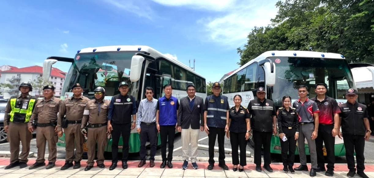 ขนส่งนครนายกตรวจเข้มรถและผู้ขับขี่รถยนต์โดยสารสาธารณะเพื่อความปลอดภัยป