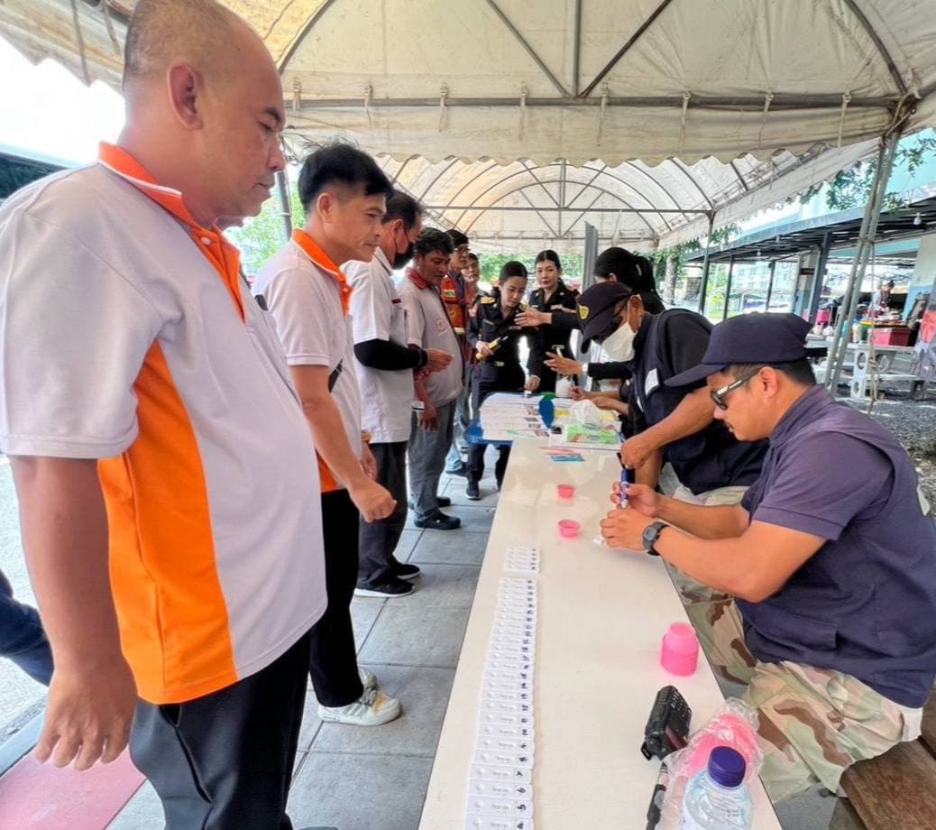ขนส่งนครนายกตรวจเข้มรถและผู้ขับขี่รถยนต์โดยสารสาธารณะเพื่อความปลอดภัยป