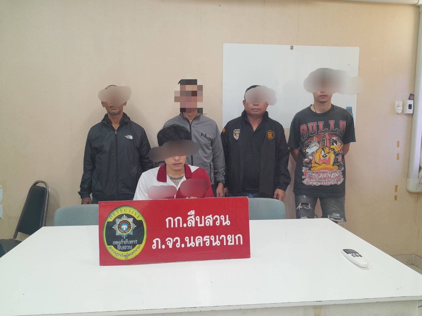 รวบหนุ่มวัย 23 ปี ตามหมายจับศาลจังหวัดนครนายก คาบ้านพัก ต.เขาพระ